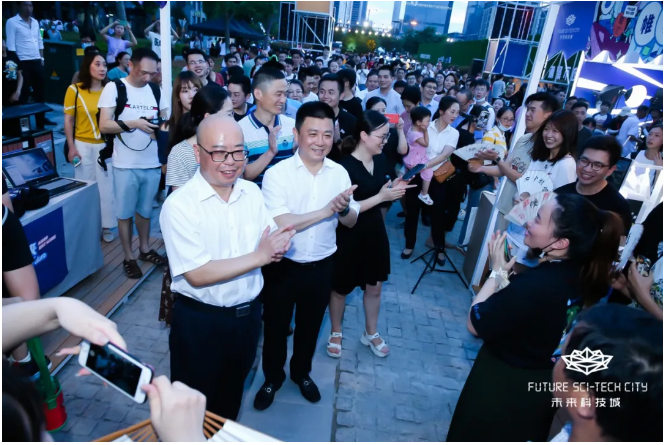 1充满科技感的产品陈列